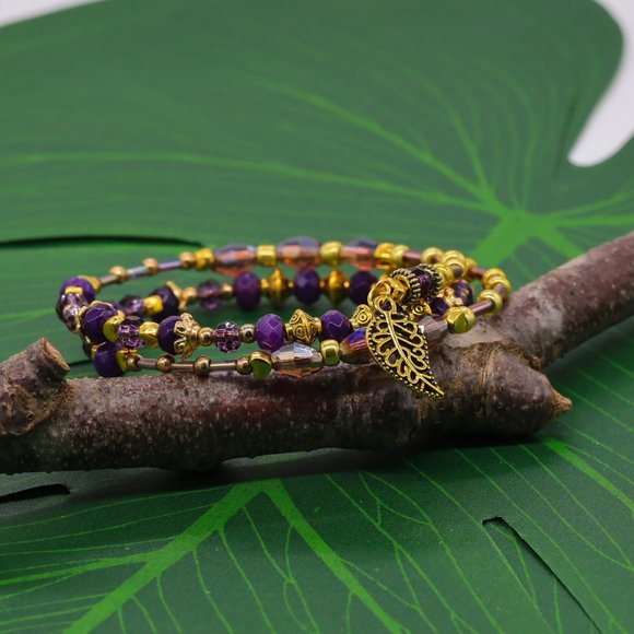 Bracelet with small purple beads and gold accents. Unique. - Picture 5 of 5